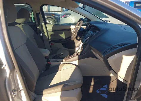 2014 Ford Focus Se z USA, uszkodzony, nr VIN 1FADP3K26EL439776